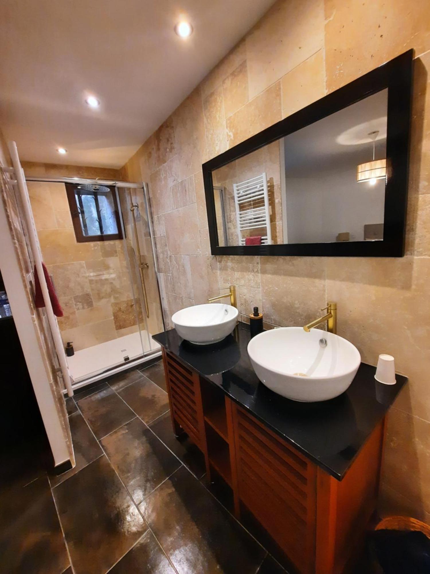 La Bonbonniere Gite De Charme Avec Jacuzzi Malaucene Bagian luar foto