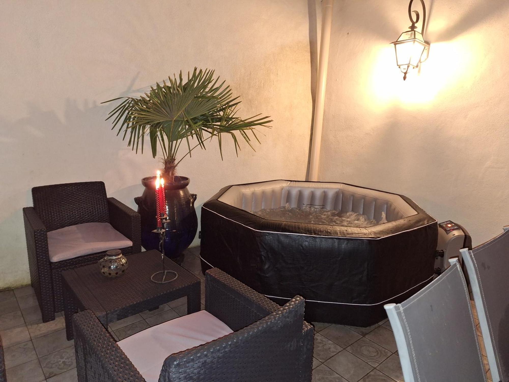 La Bonbonniere Gite De Charme Avec Jacuzzi Malaucene Bagian luar foto